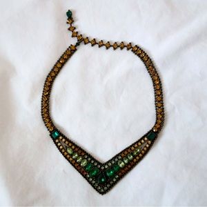 Chunky necklace in V shape